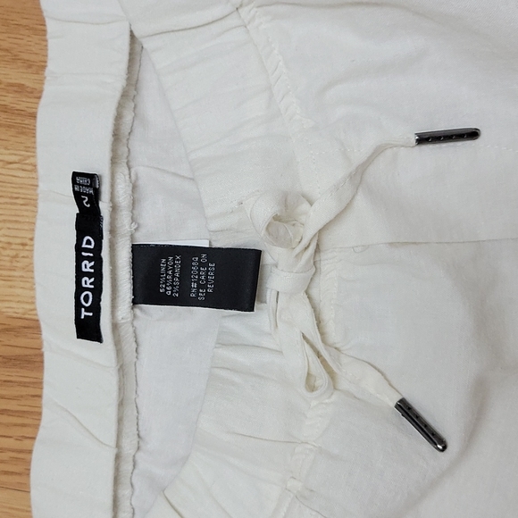 EUC Torrid short white linen shorts plus size 2X Cuffed Drawstring waist - Picture 5 of 6